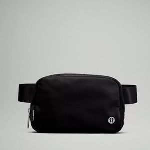 NWT Lululemon Everywhere Belt Bag Black Extended Strap